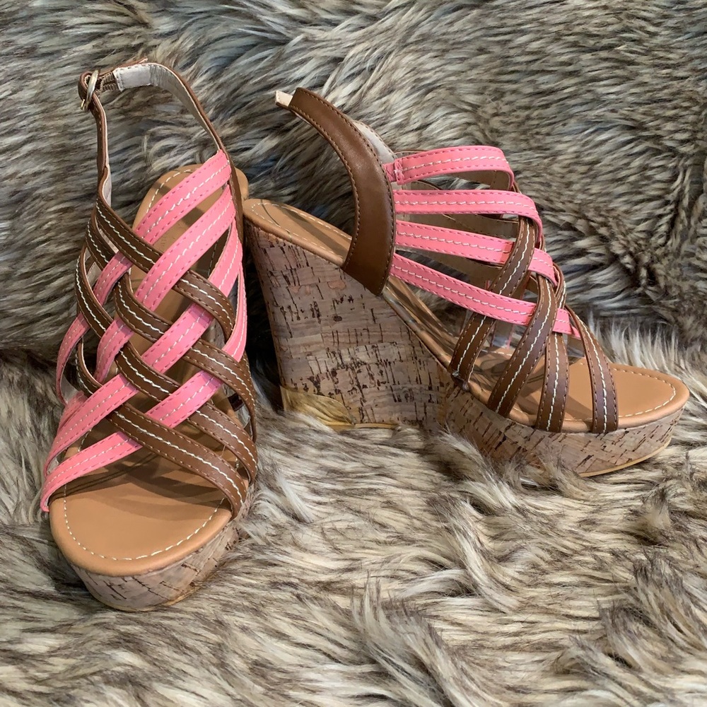 NWOT- women’s wedge heels - Picture 2 of 5